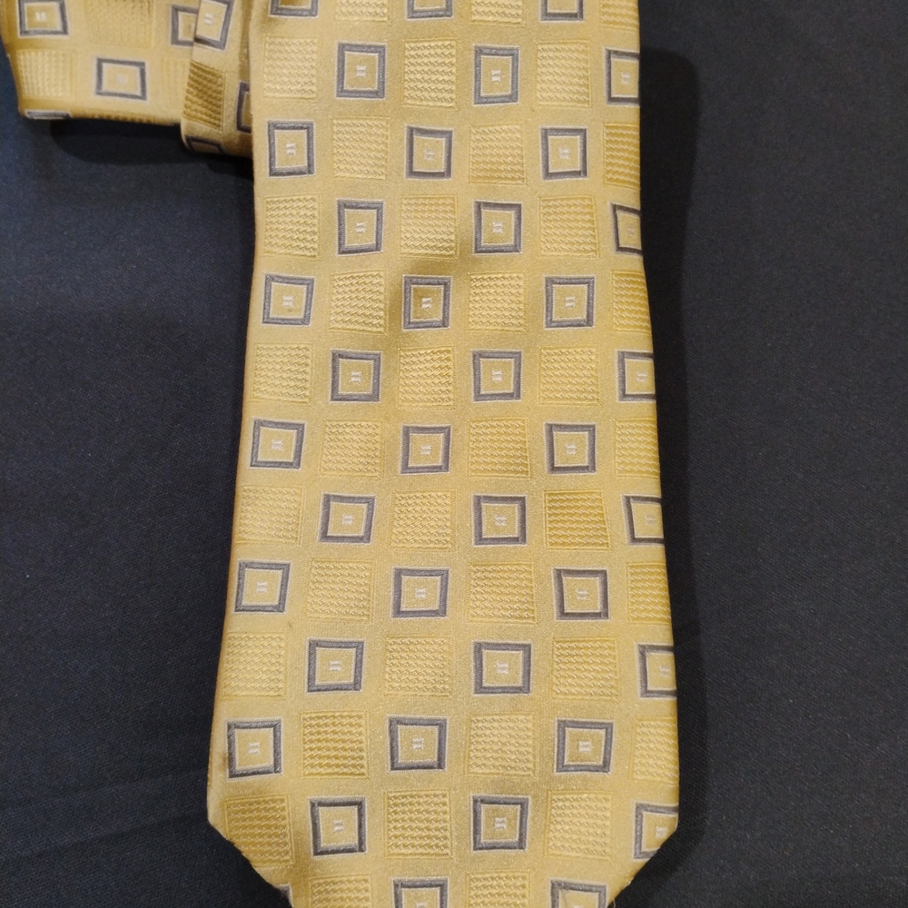 Men's Gold Square-Pattern Silk Tie